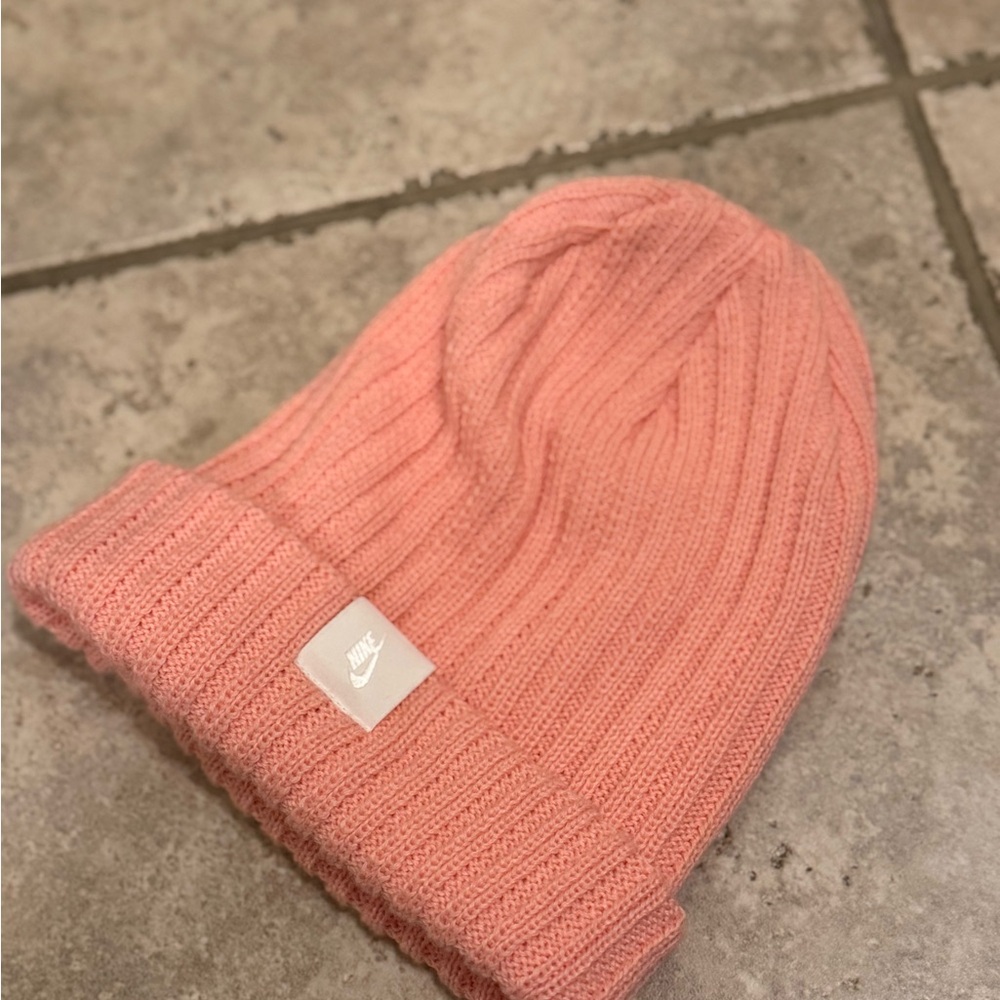 Nike Essential Beanie - Bleached Coral/Sail